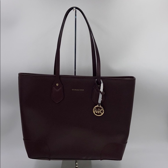 Michael Kors Handbags - Michael kors Saylor